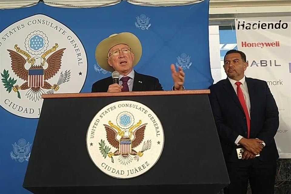 Embajador Ken Salazar dijo que EU no es responsable de la violencia generada por el crimen en Sinaloa ni otras entidades, como señaló AMLO.