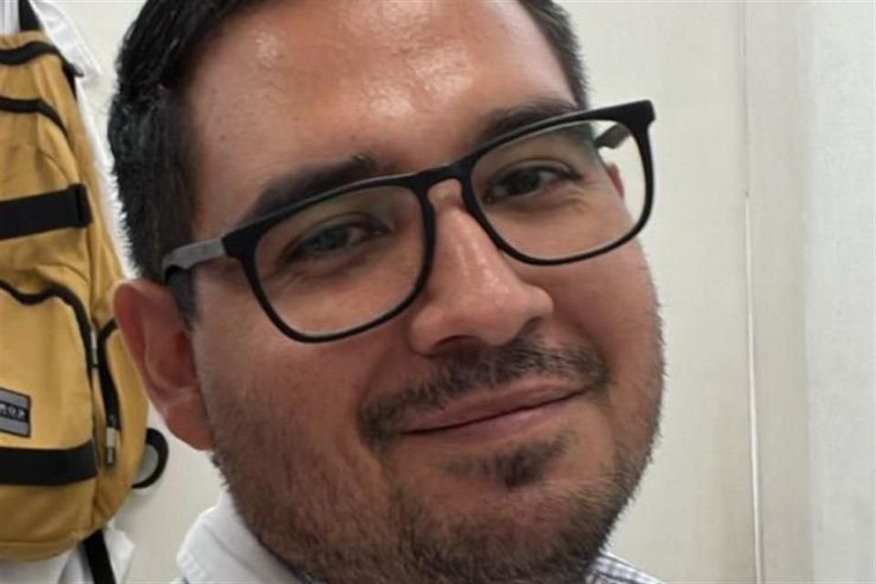 José Martín Sosa, quien se desempeña como químico en la Clínica 51 del IMSS, desapareció el viernes, cuando se dirigía a su trabajo.