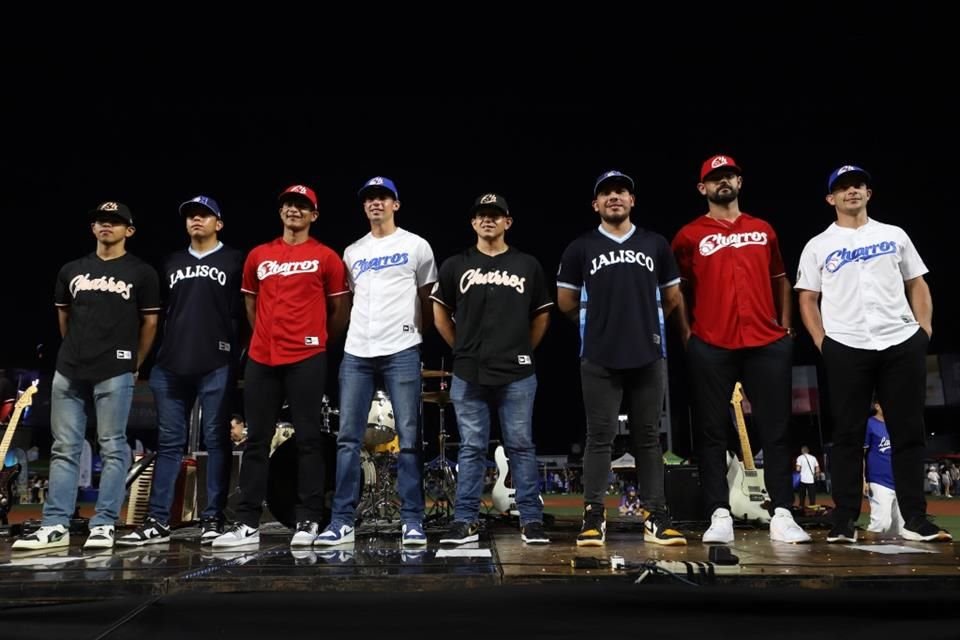 Presentación del nuevo uniforme de los Charros de Jalisco en el Estadio Panamericano.