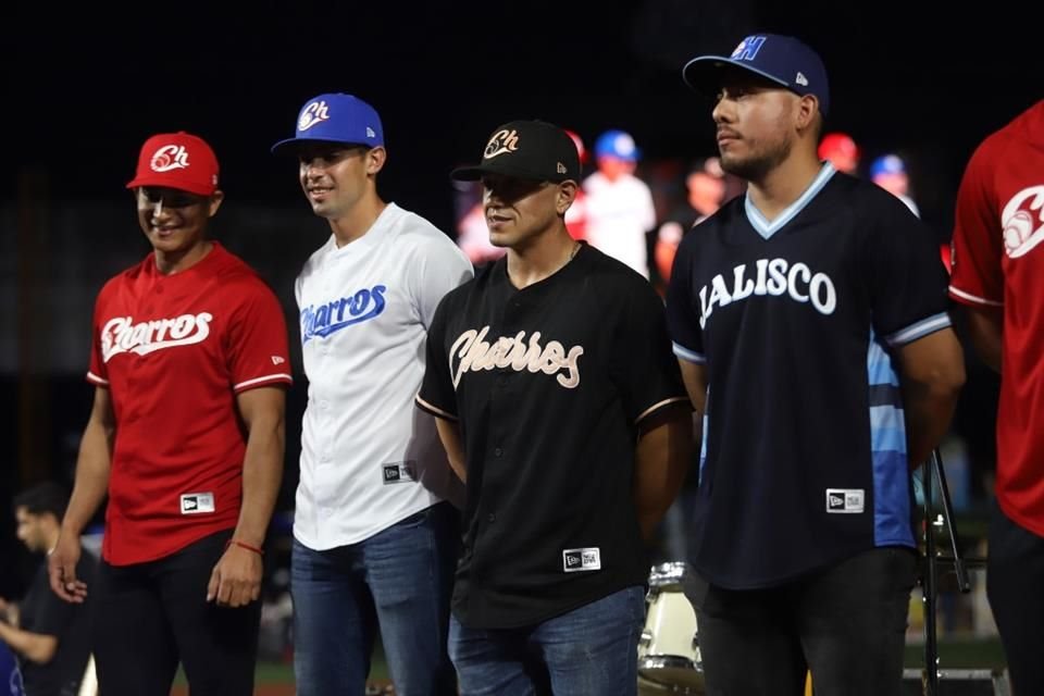 Presentación del nuevo uniforme de los Charros de Jalisco en el Estadio Panamericano.