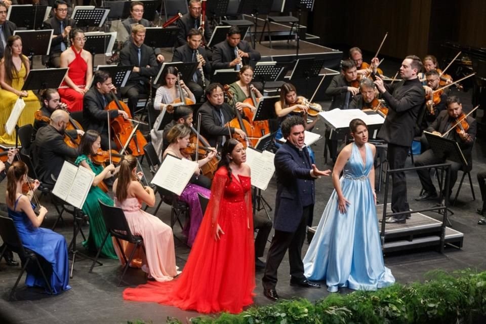 Rolando Villazón estuvo acompañado por la soprano, Anabel de la Mora, y la mezzosoprano, Itzel del Rosario.