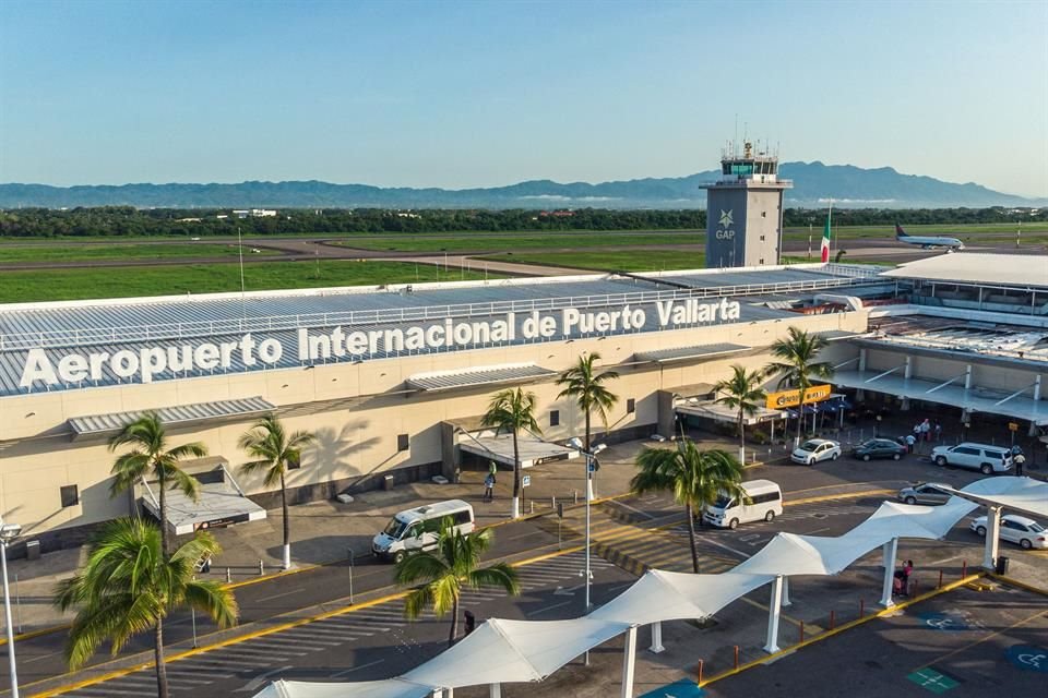 Grupo Aeroportuario del Pacífico (GAP), que cuenta con 12 terminales, ha invertido en la ampliación y remodelación del Aeropuerto de Puerto Vallarta, Jalisco.