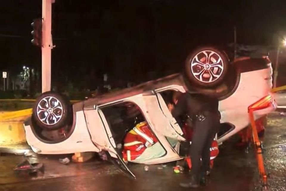 El accidente se registró en las primeras horas del lunes en la Colonia Puerta de Hierro, en Zapopan.