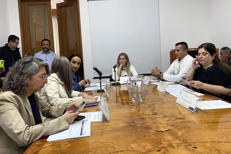 Comisión de Hacienda autorizó que Municipios se endeuden, en suma, con más de mil 692 millones de pesos.