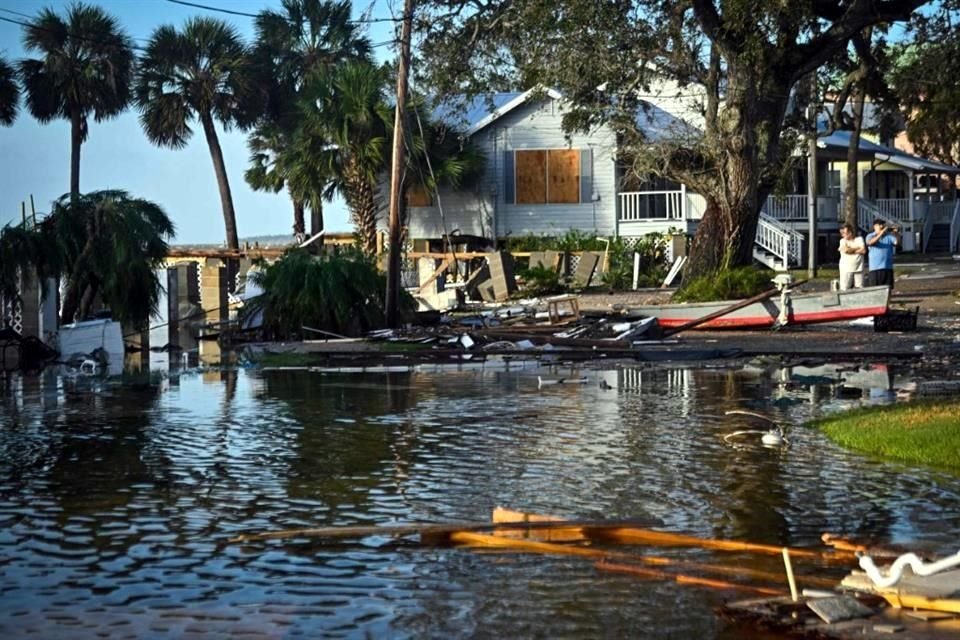 'Helene' dejó al menos 18 muertos tras golpear Florida como huracán categoría 4; hay 3.8 millones de clientes sin electricidad.