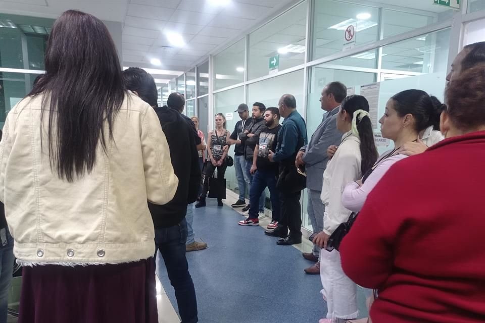 Víctimas de Yox Holding fueron recibidas por el Director de Delitos Patrimoniales de la Fiscalía de Jalisco, Jorge de la Rosa, este sábado.