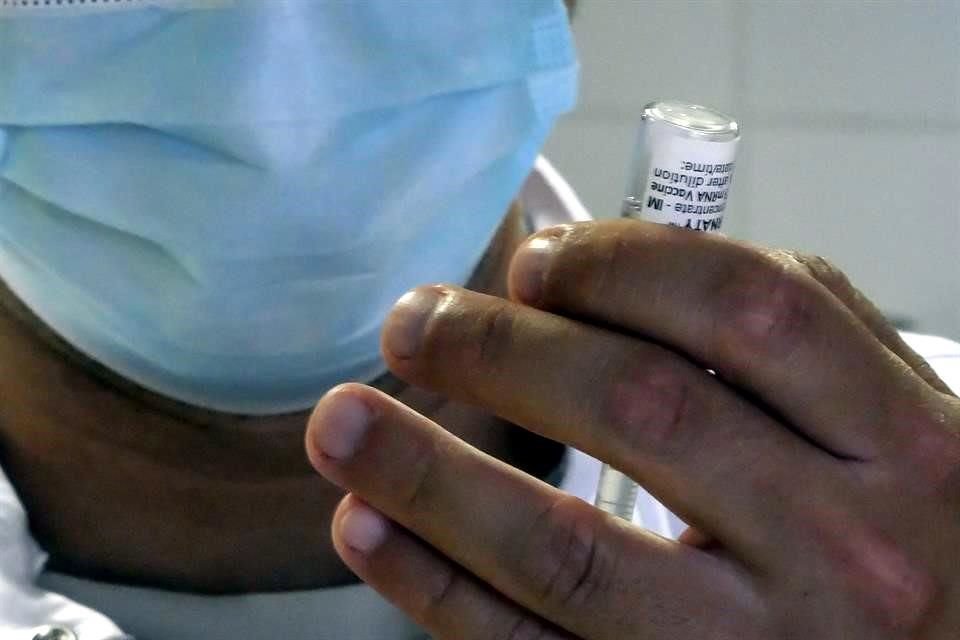 La mayoría de personas infectadas con cepas de preocupación no han completado su esquema de vacunación.