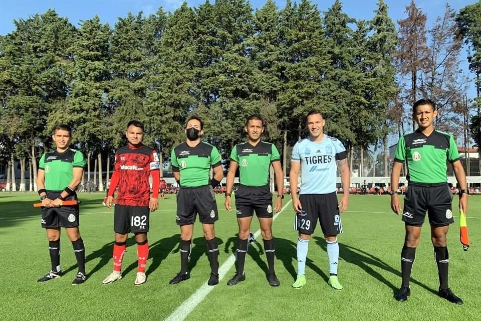 Jesús Dueñas fue titular y capitán con la Sub 20 de los felinos.