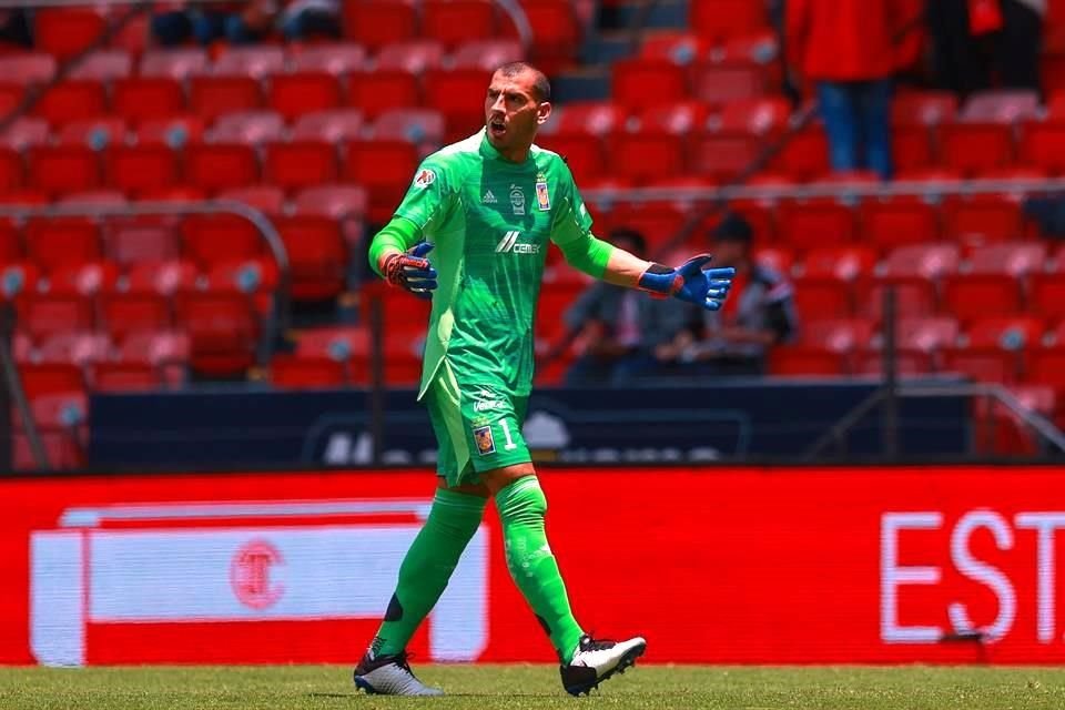 Nahuel Guzmán salvó al equipo de una mayor goleada.
