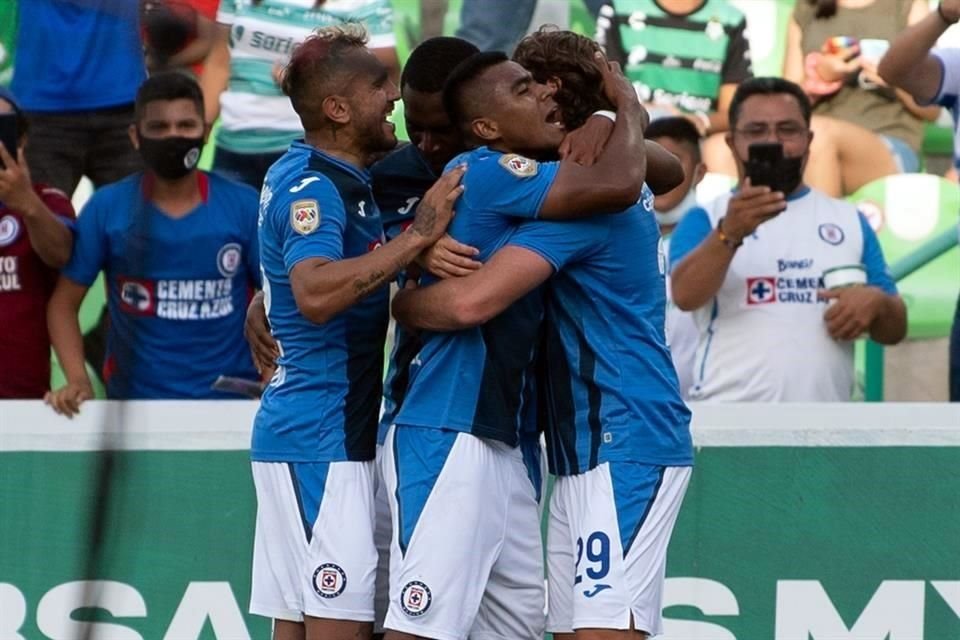 La Máquina celebró con todo el gol de Santiago Giménez.