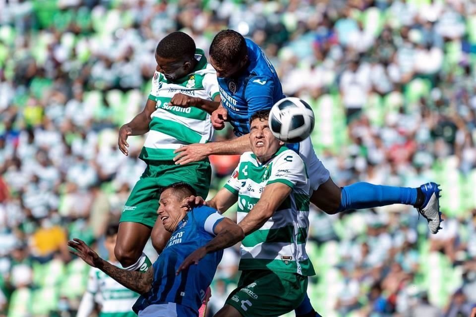Santos y Cruz Azul libraron una auténtica batalla en Torreón.