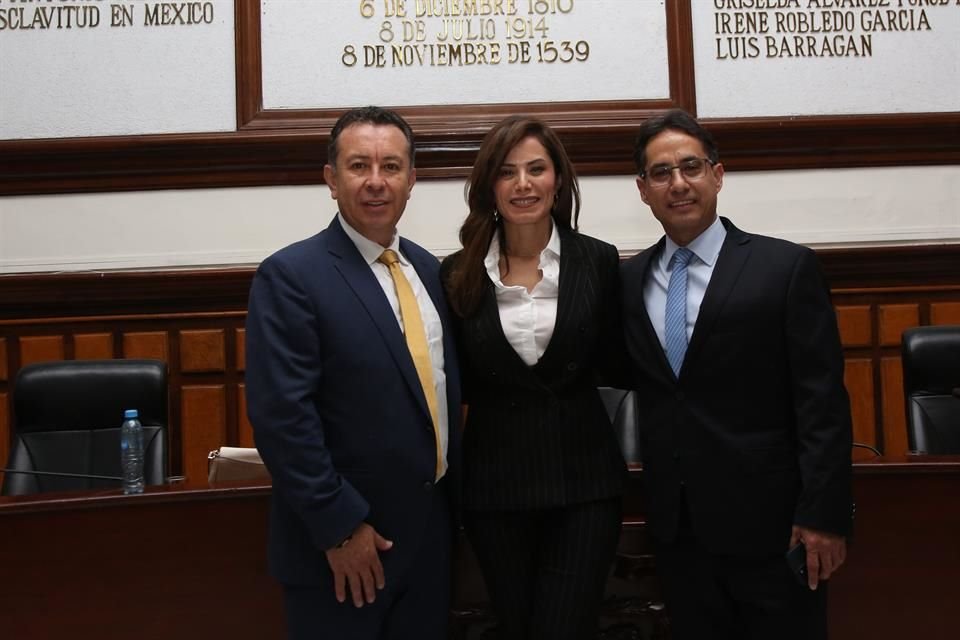 Manuel Romo y Ricardo Rodríguez rindieron protesta como Secretario y Tesorero del Ayuntamiento de Guadalajara, respectivamente.   Durante la primera sesión del pleno del ayuntamiento de Guadalajara
