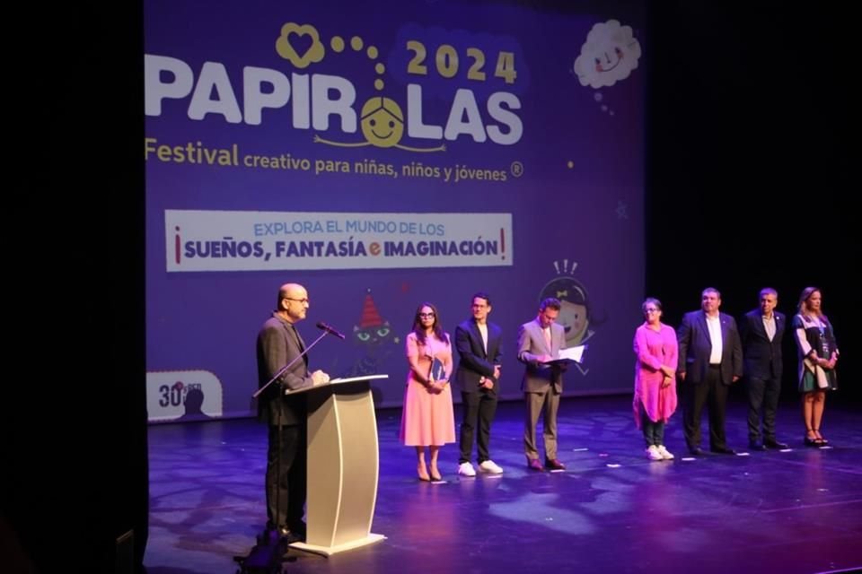 Inauguración de Papirolas con Ricardo Villanueva y Pablo Lemus presentes.