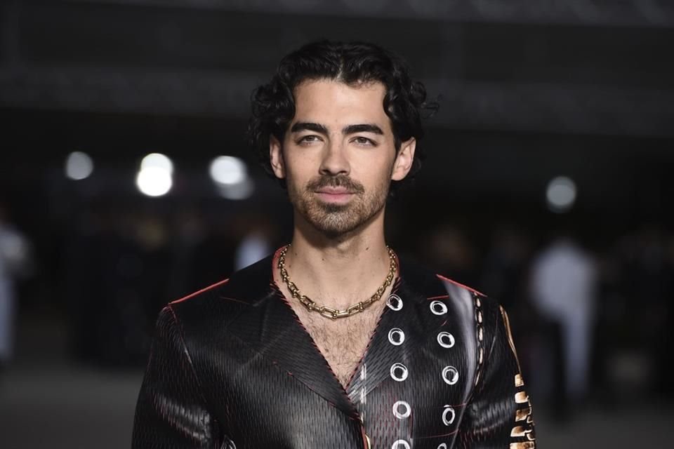 Joe Jonas eliminó la mención a Diddy Combs en 'Cake by the Ocean' durante un concierto, en medio de acusaciones de abuso contra el rapero.