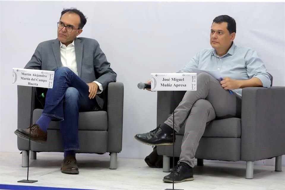 Alejandro Martín del Campo (izq.), director de Humanidades Digitales del Tec de Monterrey, y el profesor Miguel Muñiz.