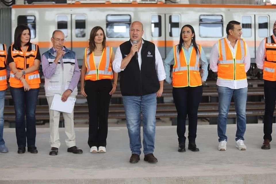 Entre los asistentes a la prueba de rodado de la L4, además de Alfaro, estaban Verónica Delgadillo, Laura Imelda y Salvador Zamora.