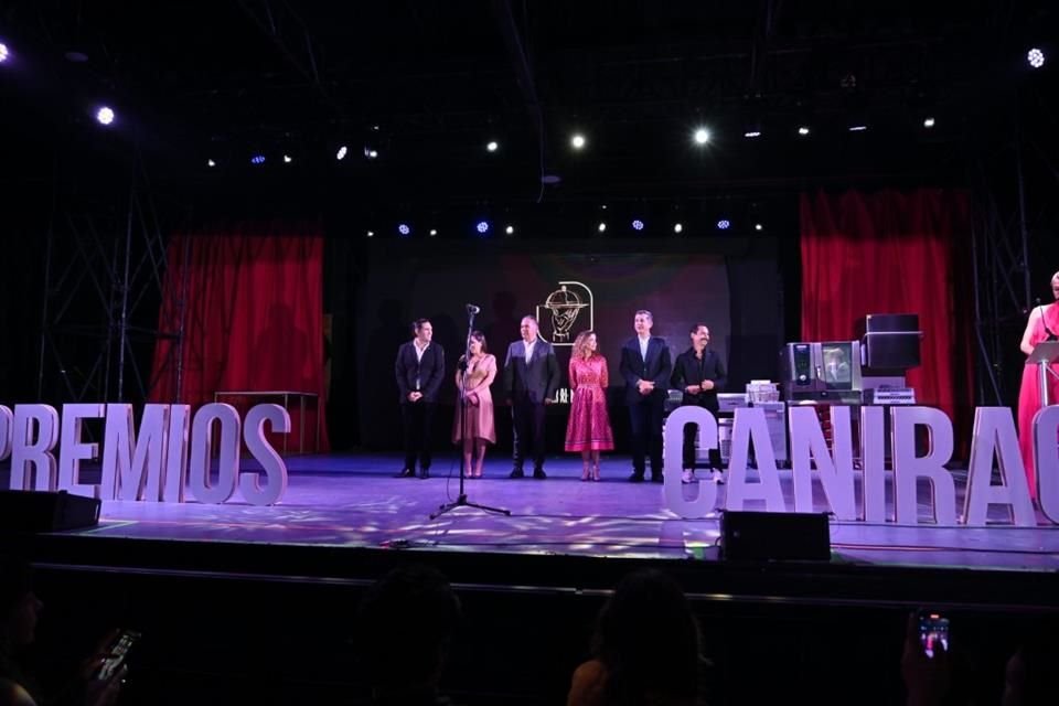 La Cámara Nacional de la Industria de Restaurantes y Alimentos Condimentados (CANIRAC) en Jalisco celebró la primera edición de la entrega del Premio al Mérito Restaurantero de Jalisco.