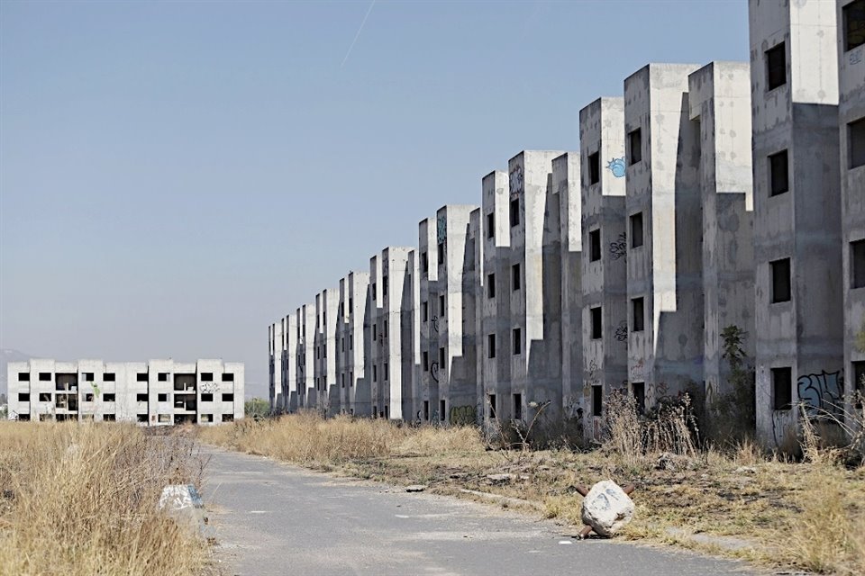 En la periferia de la zona metropolitana hay desarrollos habitacionales que han quedado inhabitables. 