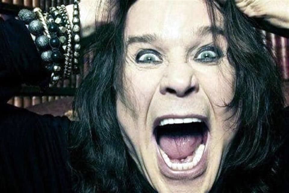 Ozzy habló sobre cómo Sharon, su esposa, lo vigila todo el tiempo, algo que él agradece, en especial cuando se le ha antojado últimamente usar drogas más fuertes que la marihuana.