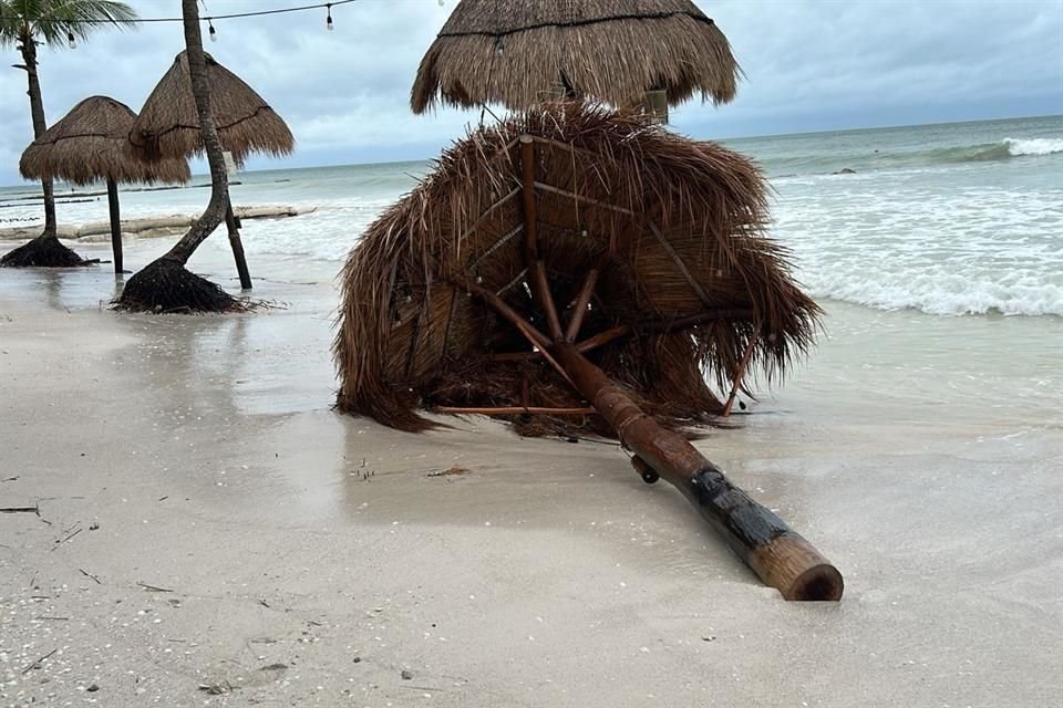 En Holbox, QR, se registraron daños menores.