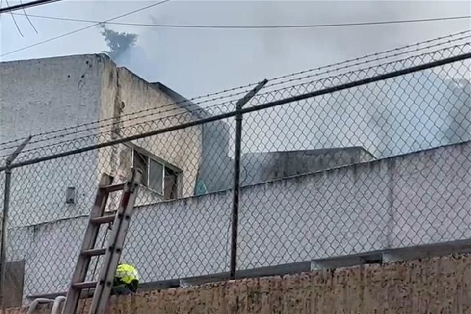 El incendio se registró en un predio abandonado.