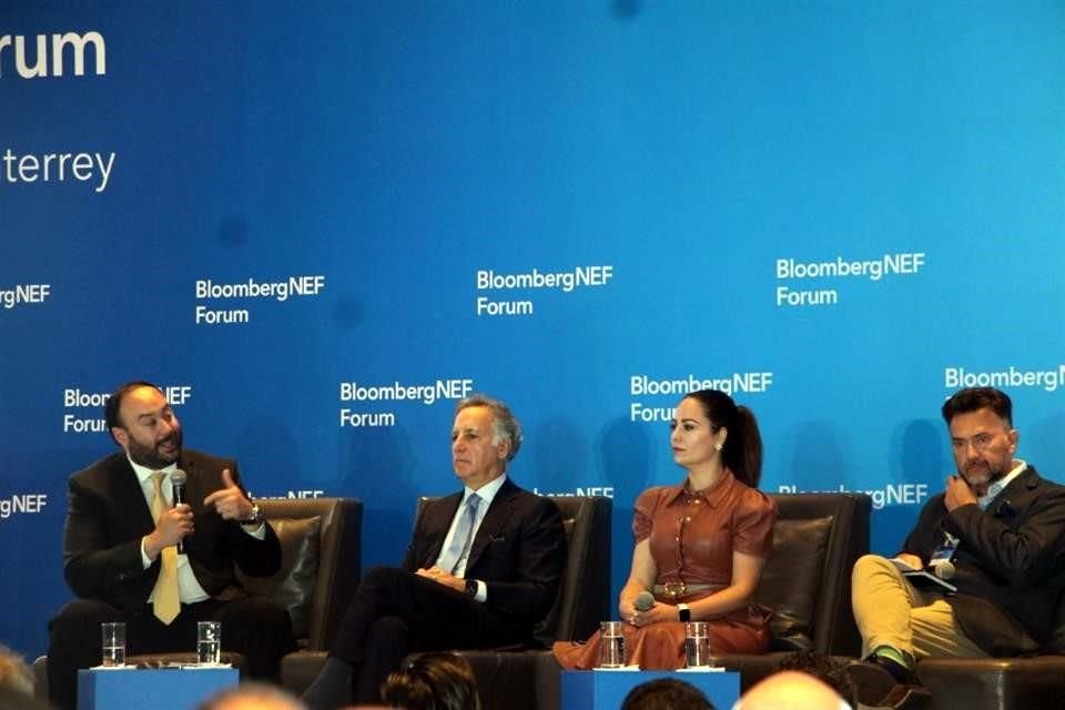 Emmanuel Loo, Subseretario de Economía de NL; Sergio Argüelles, presidente de Finsa; Gabriela Siller, directora de Análisis Económico de Banco Base, y Leonardo Robles, VP de TC Energy.