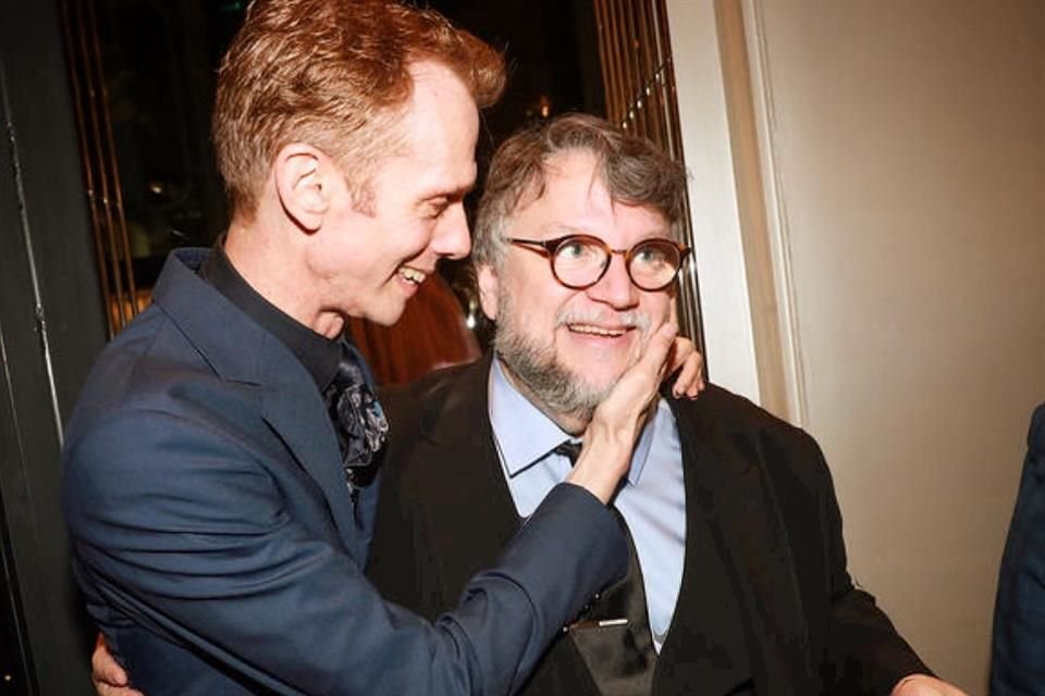 El actor Doug Jones mostró en redes su afecto a Guillermo del Toro en el día de su cumpleaños.