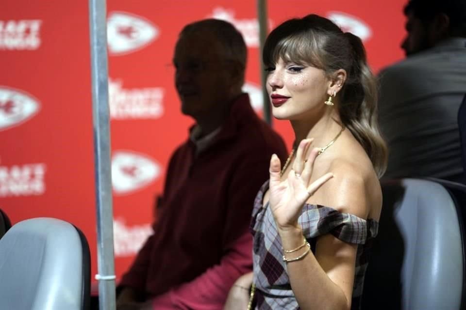 Los mil 600 millones de dólares que convirtieron recientemente a Taylor Swift en la artista musical femenina más rica del mundo, están empleándose para un uso positivo.