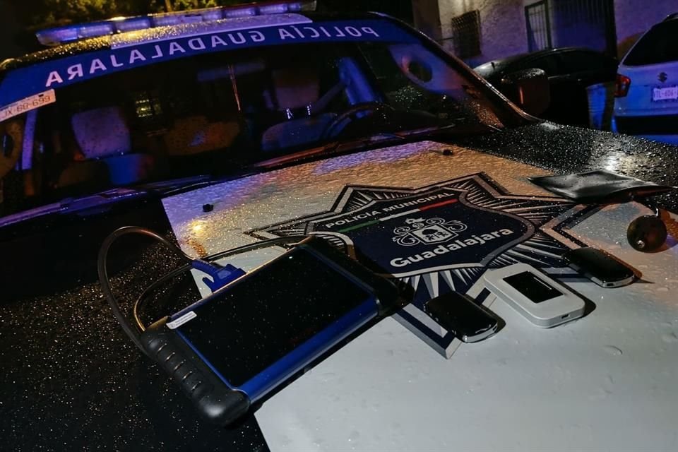 Dos sujetos fueron detenidos en el Fraccionamiento Terranova tras ser descubiertos con un escáner y una camioneta a robada.