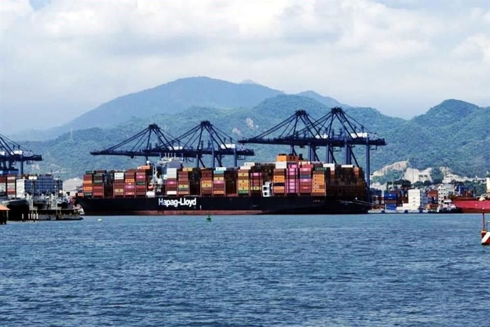  De enero a noviembre de 2024, el Puerto de Manzanillo logró movilizar 14% más de TEU's que en 2023.