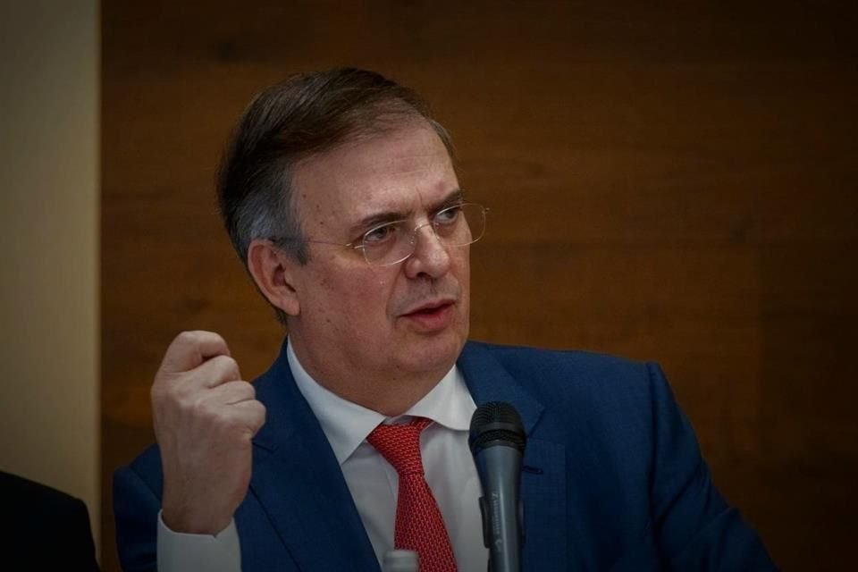 En conferencia, Marcelo Ebrard, titular de la dependencia, detalló que tan solo en un local se incautaron bolsas con más de 121 mil piezas que no tenían ni etiquetas ni documentación para acreditar su procedencia.
