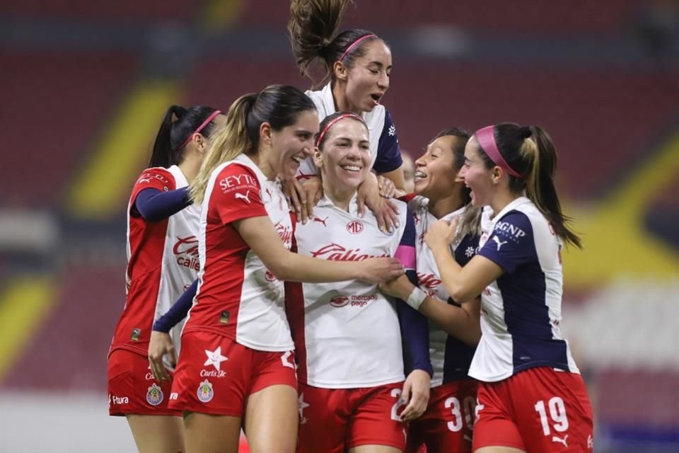 Alicia Cervantes se despachó con triplete.