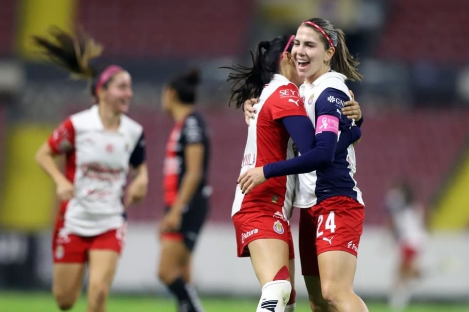 Las Chivas femenil dominaron en Clásico Tapatío.