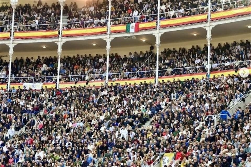 El diputado de Morena, Pedro Haces, celebró el 'Día de la Hispanidad' desde la plaza de toros de Madrid.