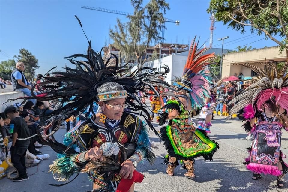 Los danzantes, durante la procesión de 'La Generala' rumbo a la Basílica de Zapopan.