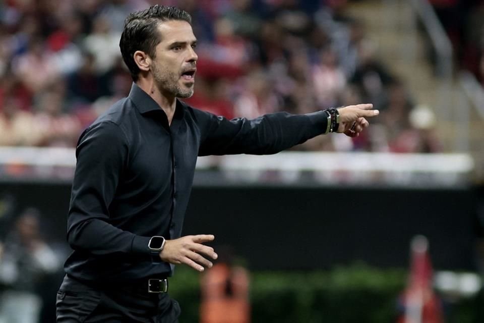 El ex director técnico de las Chivas, Fernando Gago, abandonó Guadalajara para emprender su viaje a Argentina, en donde dirigirá al Boca.