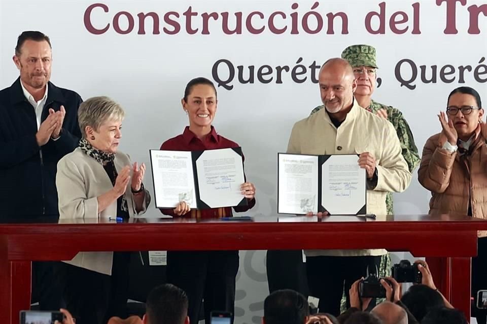 La Presidenta Sheinbaum firmó el primero de los convenios para el tren México-Querétaro.