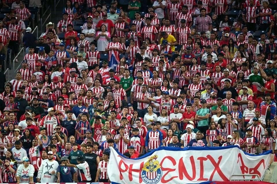 Los chivahermanos se hicieron sentir en la tribuna.