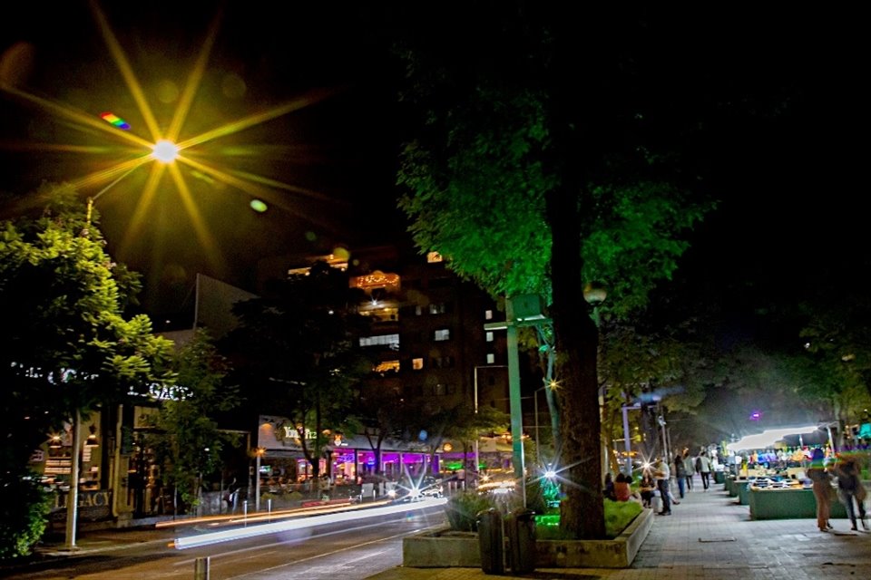 El corredor de Chapultepec es uno de los más conflictivos en cuanto a ruido se refiere, pues hay varios bares y restaurantes que, según vecinos, violan los decibeles permitidos. 