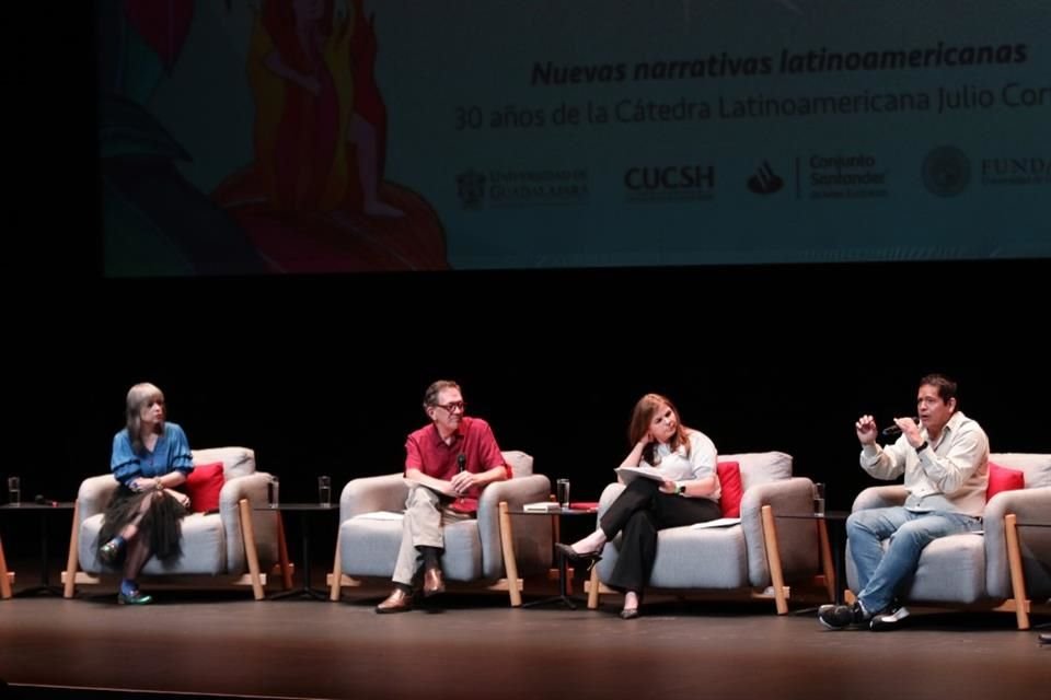 Foro 'Del boom al trash: Nuevas narrativas lationamericanas' que forma parte del 30 aniversario de la Cátedra Latinoamericana Julio Cortázar. 