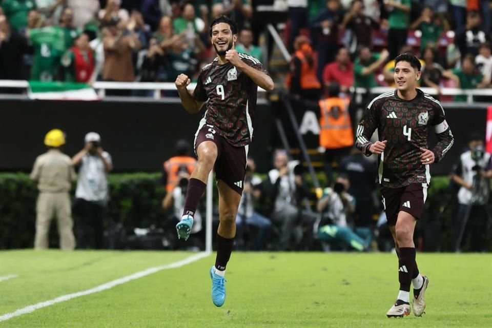 Con un golazo, Raúl Jiménez le dio la ventaja a México, al minuto 18.