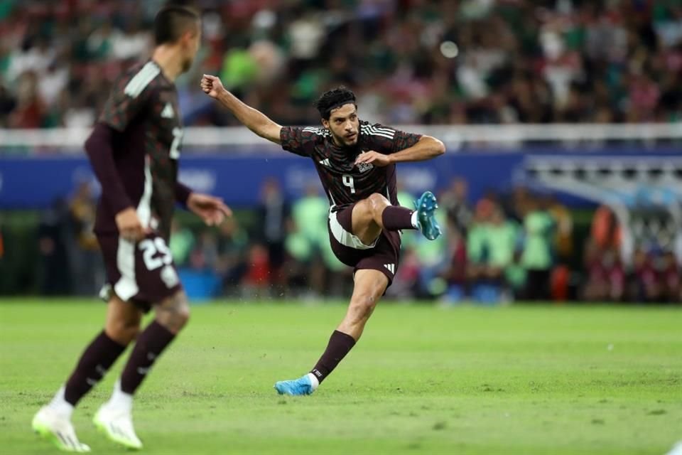 Raúl Jiménez y el potente tiro que le dio la ventaja a México.