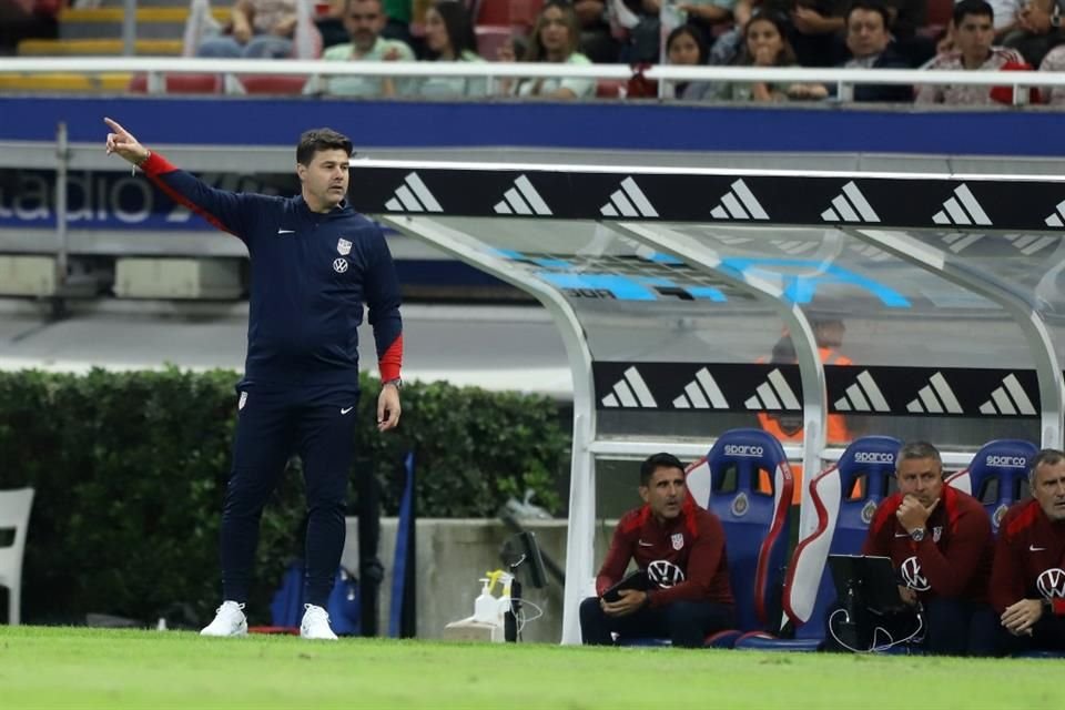 Mauricio Pochettino ajustó a su equipo para la segunda mitad.