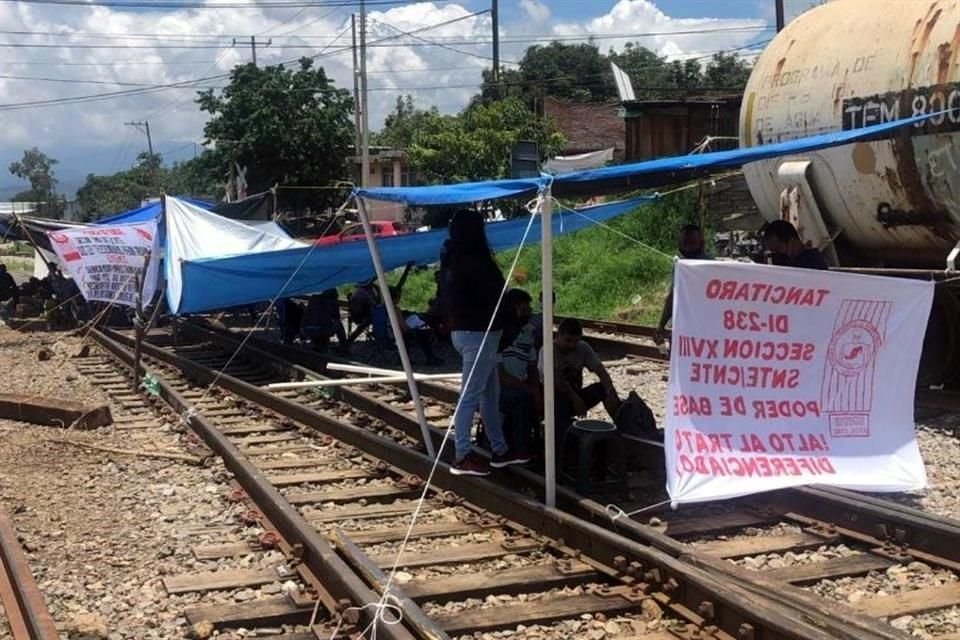 El bloqueo es a la altura de la comunidad Caltzontzin.