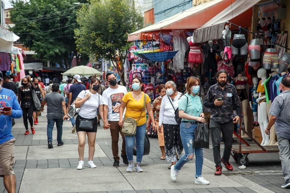 Ante aumento de Covid reinstalaron en el Centro tapatío puntos de toma de temperatura, colocación de gel y vigilancia del uso de cubrebocas.