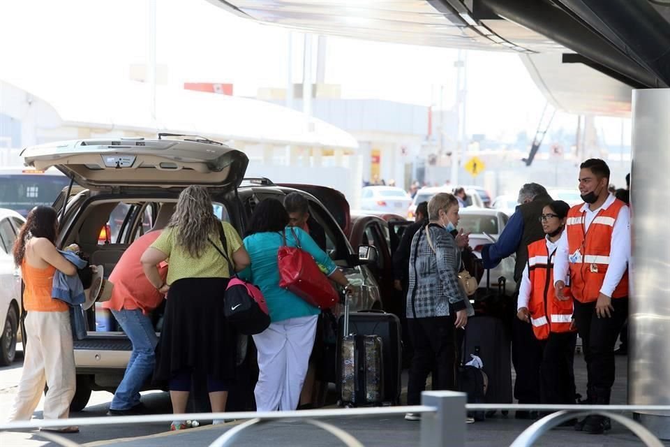 Martín Zazueta, director de la terminal aérea, señaló que actualmente poco más del 10 por ciento de los tests realizados salieron positivo.