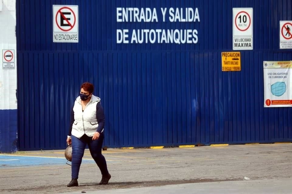 Consumidores asisten a algunos centros de distribución de gas sin poder ser atendidos.