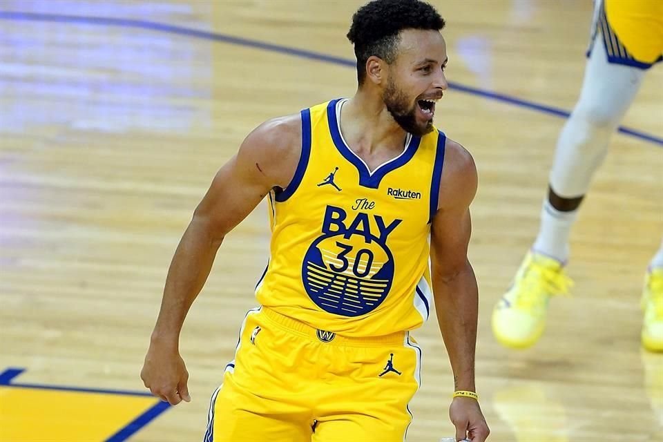 Stephen Curry firmará un contrato de cuatro años.
