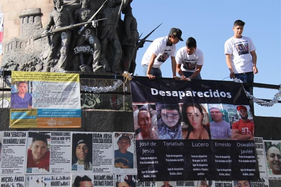 El 11 de octubre en Tonalá, cuando sujetos armados irrumpieron en el domicilio de Mayra Elizabeth, inicialmente identificada como Noemí, y robaron el expediente de sus hermanos.