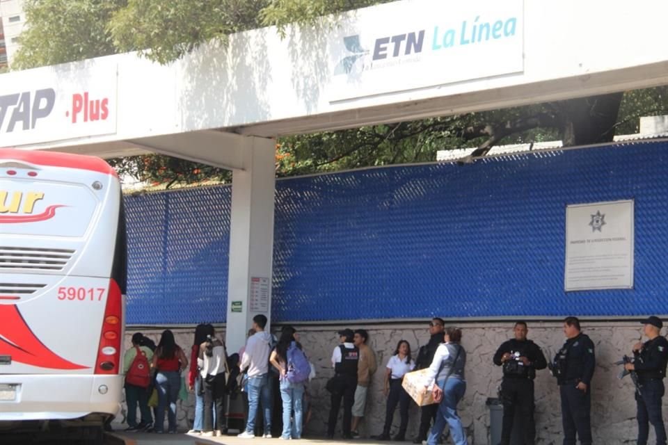 De acuerdo con el joven, sospechosos lo abordaron en Las Lilas en El Salto y le hablaron de un trabajo prometedor. Luego lo llevaron hacia la Central Nueva para tomar camión rumbo a Colima.